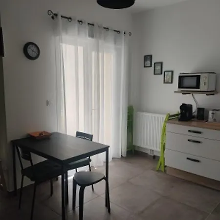 Cozy Studio Near Avignon Les Angles (Gard)